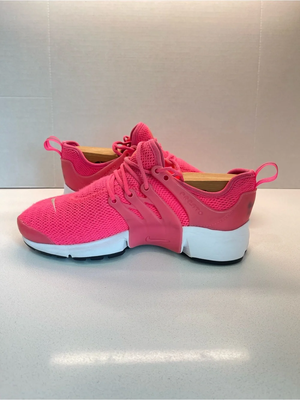 Nike Women’s Hot Pink Mesh Lace-Up Running Sneakers Size 6
